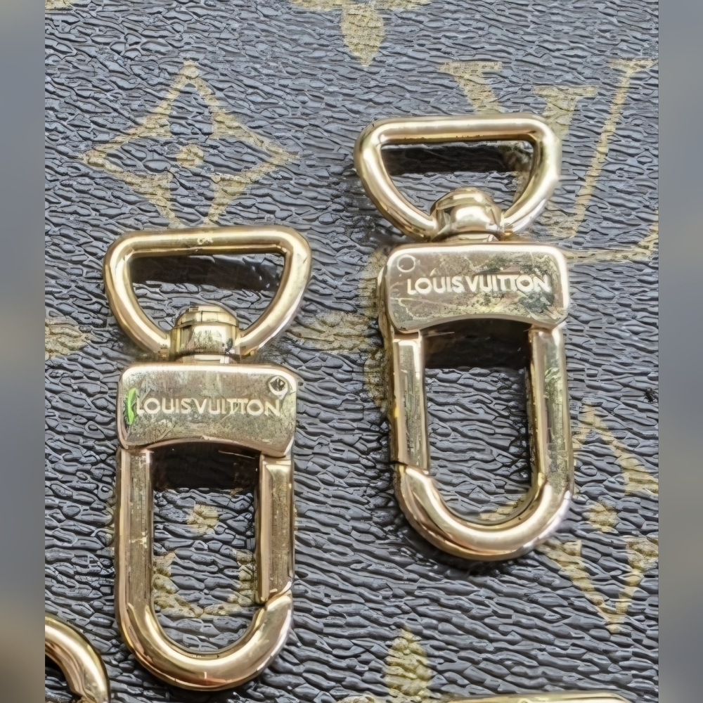 Louis Vuitton Gold Hardware Lobster Clasp X2 - Picture 2 of 4